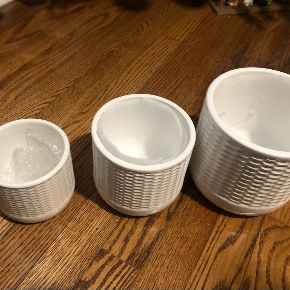 set of organizers of excellent material the color is white